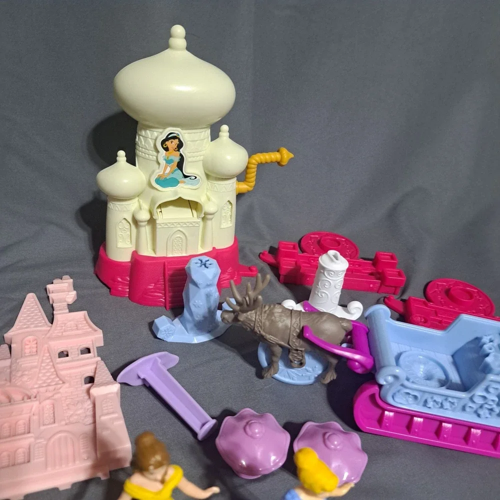 Play-Doh Disney Princess Sparkle Kingdom & Frozen Sled Adventure Stamper‎ Sets